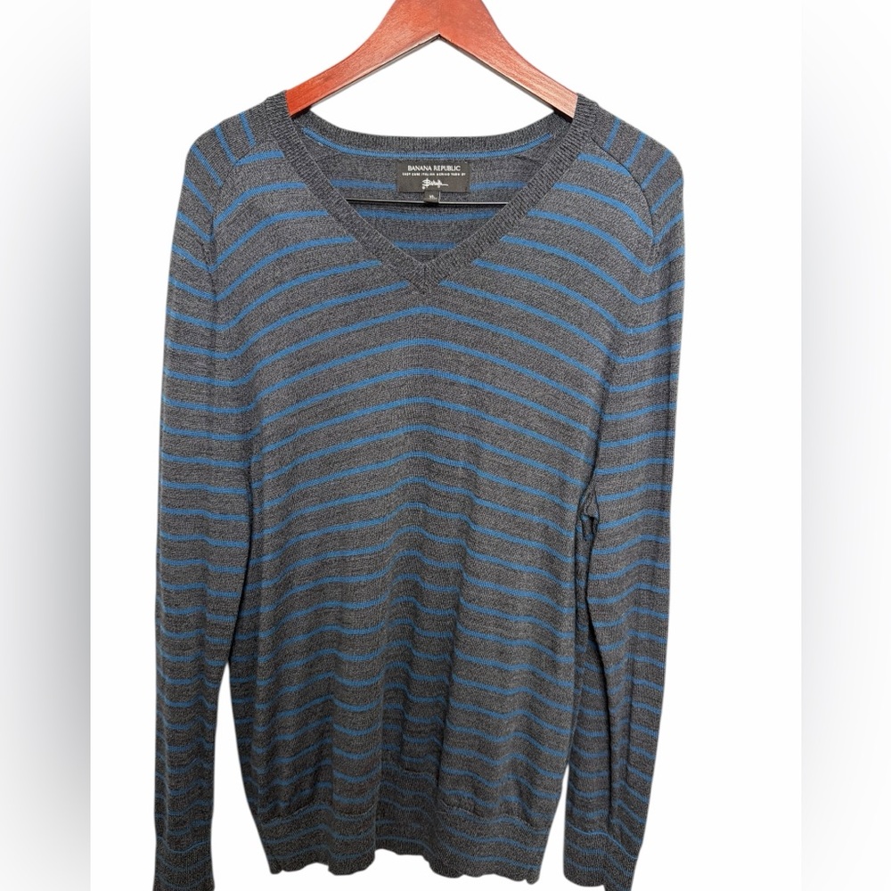 Banana Republic Men's V-Neck Sweater in Gray and Blue XL - Picture 2 of 6